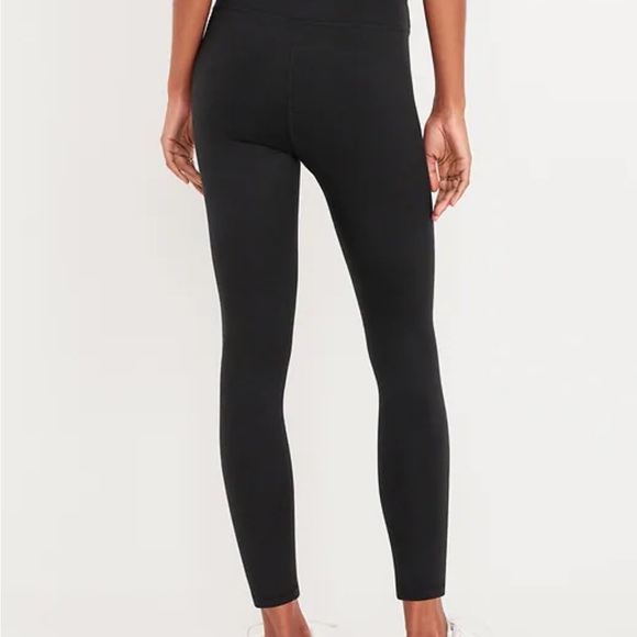 Old Navy Extra High Rise Black Leggings - Picture 3 of 4